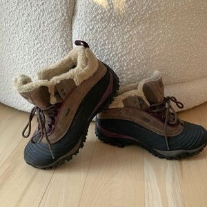 Merrell winter boots women 10